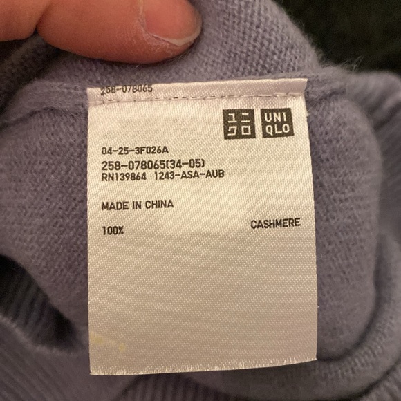 Uniqlo cashmere sweater size S - Picture 3 of 5